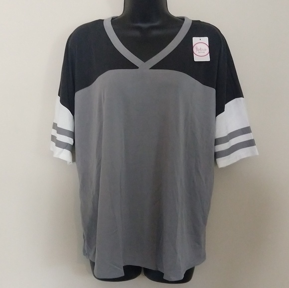 Flirtitude V Neck Sporty T-Shirt JXL - Picture 4 of 7